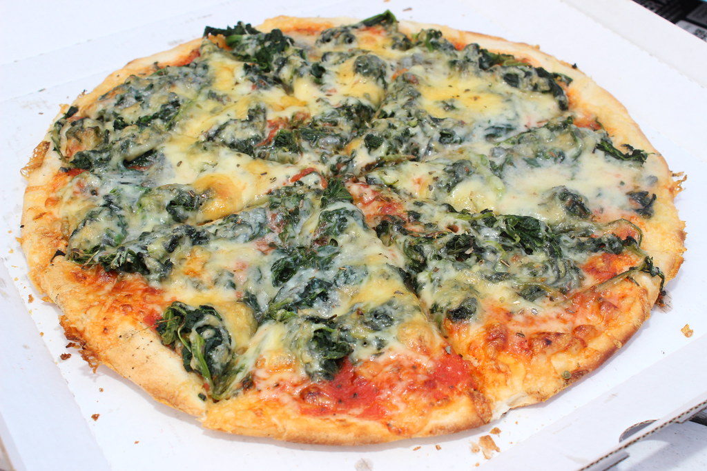 Pizza Primavera un arc-en-ciel de légume frais